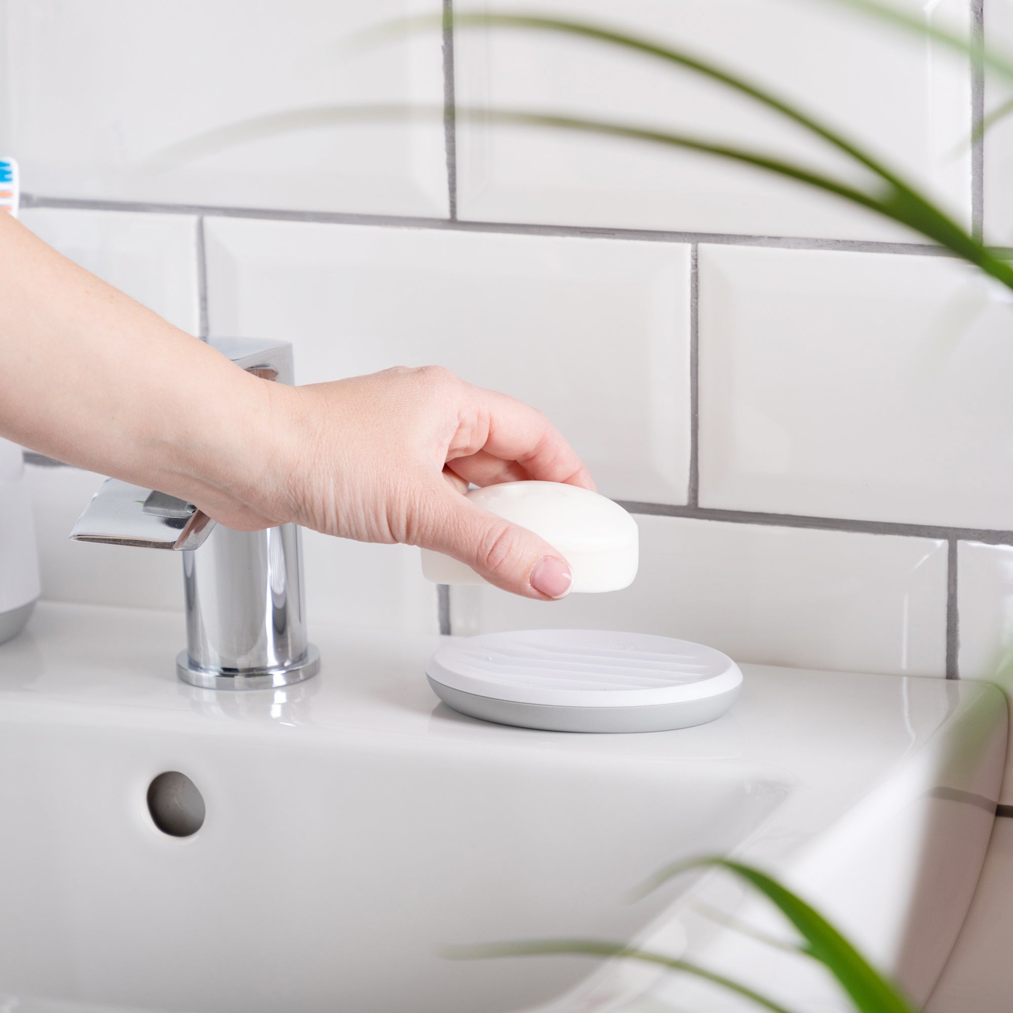 minky-seifenschale-oval-mit-drainage-rillen image 2