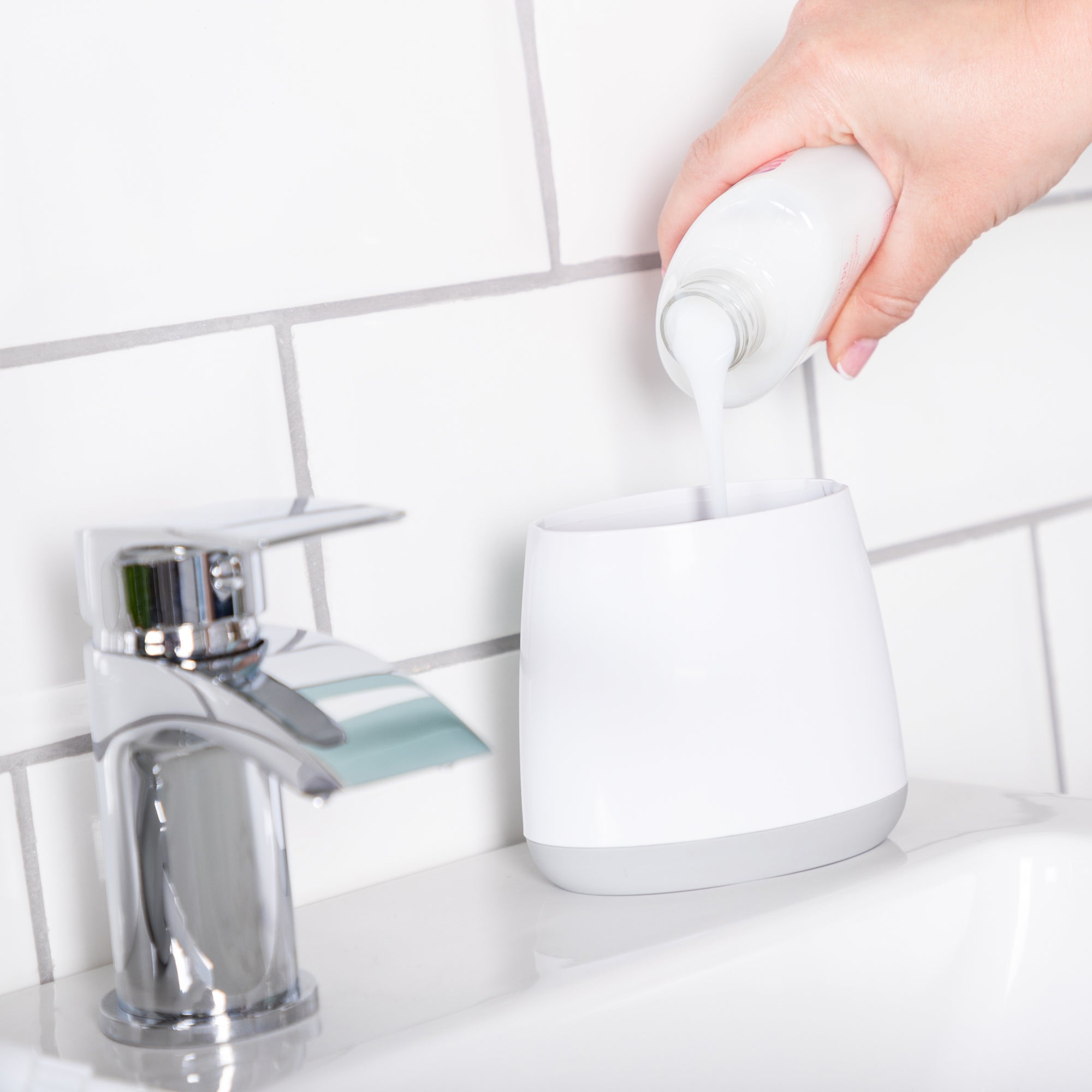 minky-bathroom-seifenspender-mit-gro-er-pumpfl-che image 5